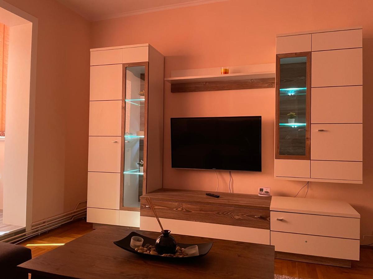 Soho Apartment Fagaras - 1 Bedroom & Extensible Couch 외부 사진